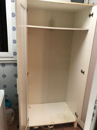 Armario blanco Ikea puertas traslúcidas