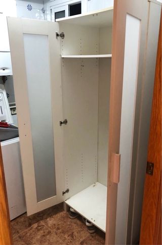 Armario blanco Ikea puertas traslúcidas