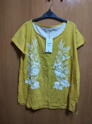 Camiseta de rayas con bordado floral