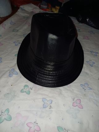 Sombrero de piel negro