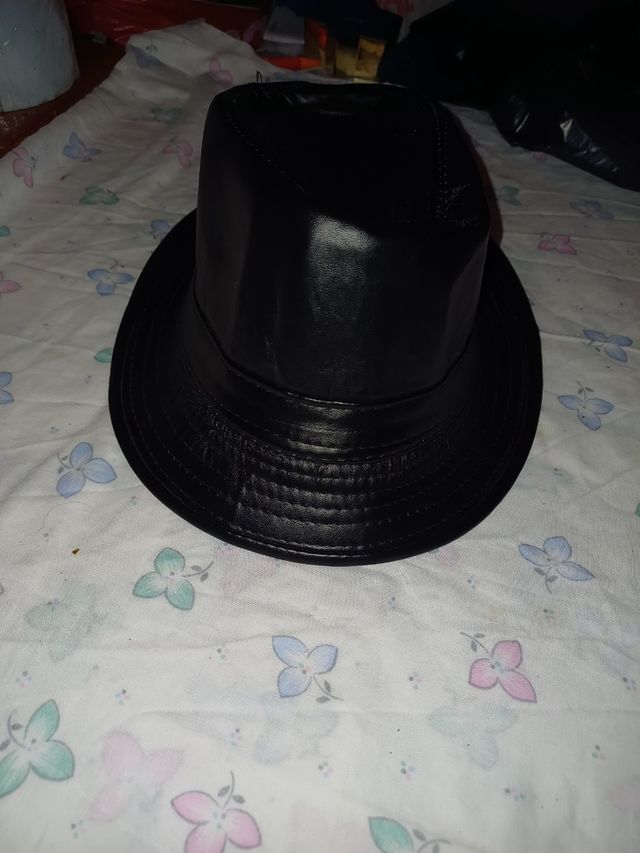 Chapéu de couro preto