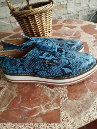 Zapatos de cordones con estampado de serpiente
