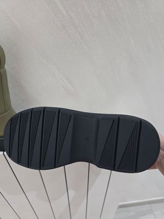 Stivaletti verdi con lacci e zip