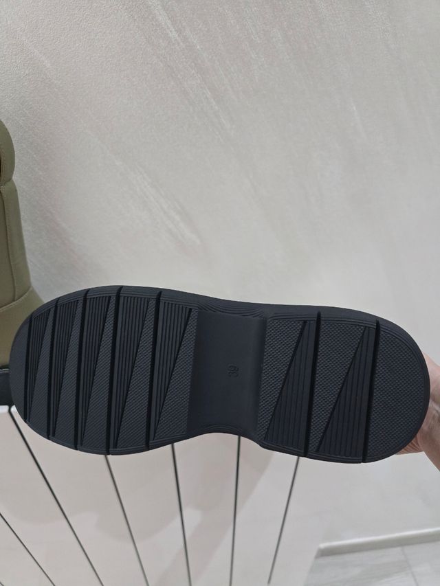 Stivaletti verdi con lacci e zip