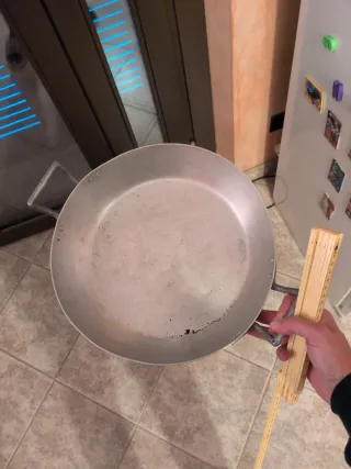 Tegame in alluminio diametro 30 cm. Altezza 8 cm