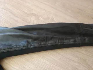 Chaqueta de piel negra Mango Talla M/L