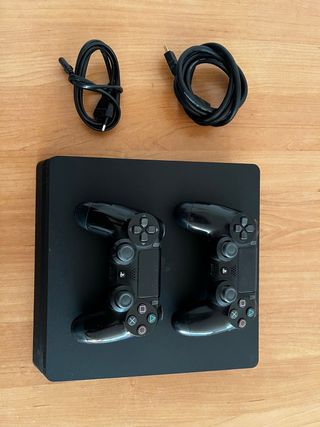 PS4 (PlayStation 4) + 2 controller
