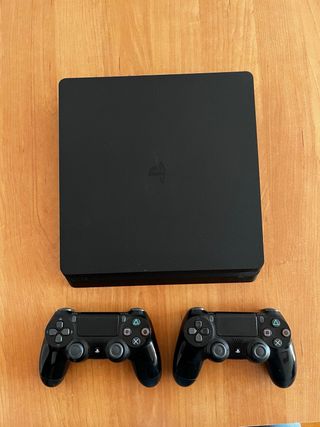 PS4 (PlayStation 4) + 2 controller