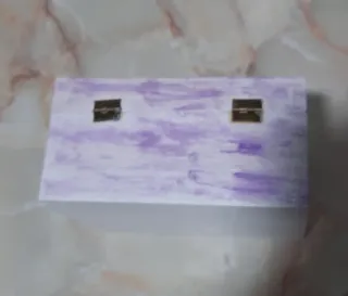 Caja de madera decorada con flores