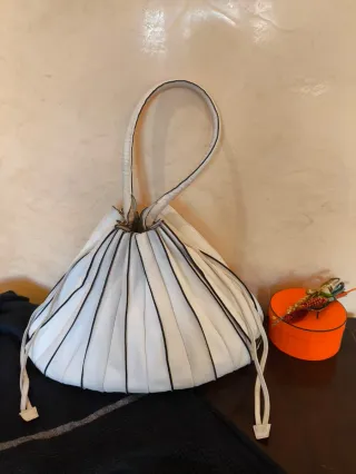 Bolso Lupo abanico blanco y negro