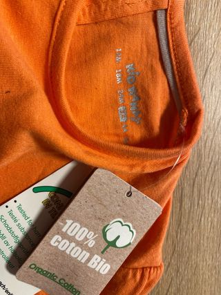 Camiseta naranja con búho de botones