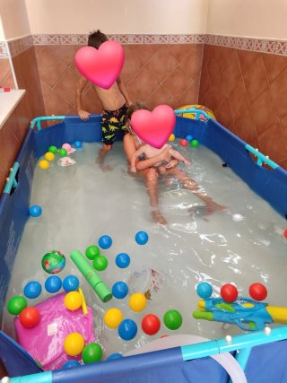 Piscina familiar azul