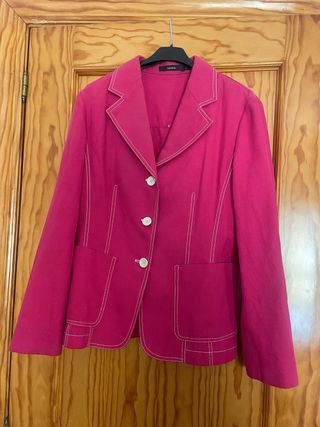 Blazer Cortefiel fucsia entallada
