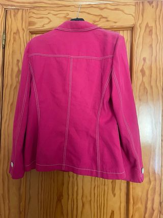 Blazer Cortefiel fucsia entallada