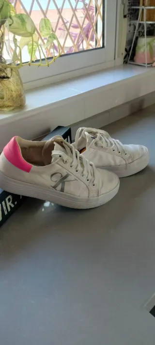 Deportivas Calvin Klein Blancas con Detalle Rosa
