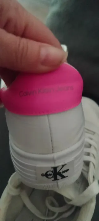 Deportivas Calvin Klein Blancas con Detalle Rosa