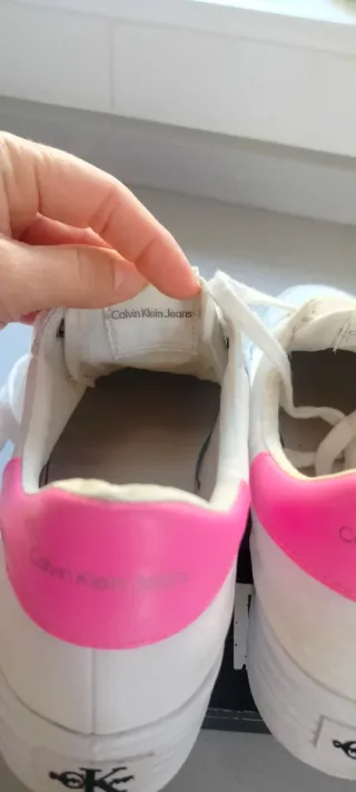 Deportivas Calvin Klein Blancas con Detalle Rosa