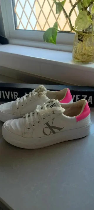 Deportivas Calvin Klein Blancas con Detalle Rosa