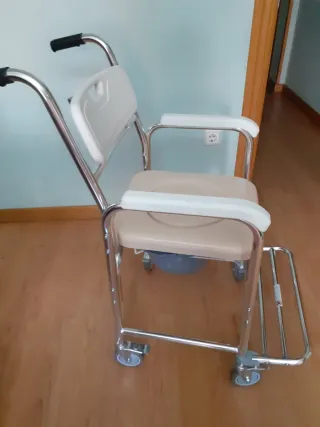 Silla de ruedas ducha WC