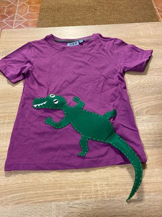 Camiseta artesanal morada con cocodrilo verde 6 añ