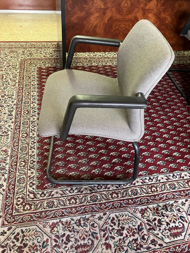 2 Sillas de Oficina tapizadas y acolchadas