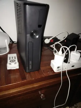 Xbox 360 Black con giochi e 2 controller