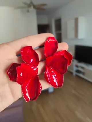 Pendientes flor metal rojo