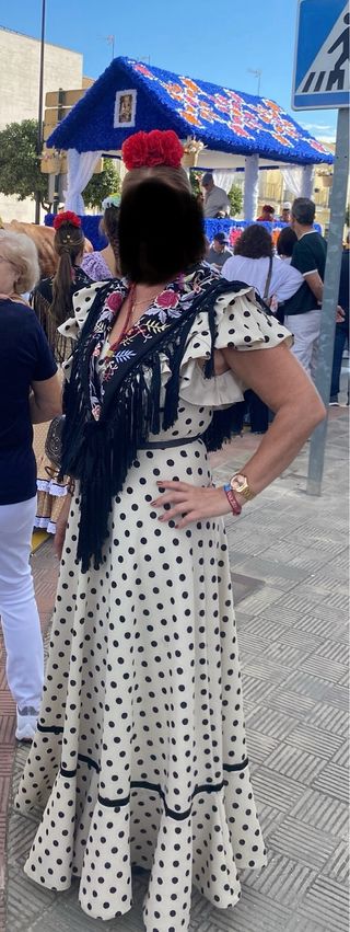 Vestido de flamenca beige y negro