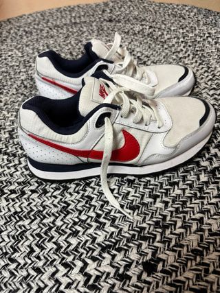 Nike blancas rojas y azules Talla 36.5