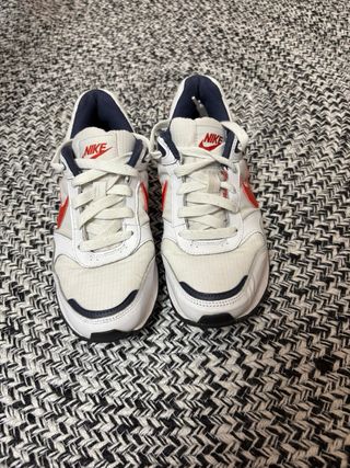 Nike blancas rojas y azules Talla 36.5