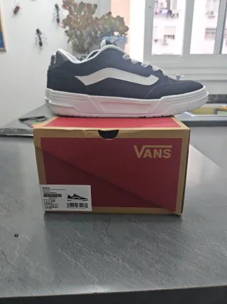 Zapatillas Vans Talla 36 Negras y Blancas piel