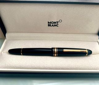 Pluma Estilográfica Montblanc Negra y Dorada