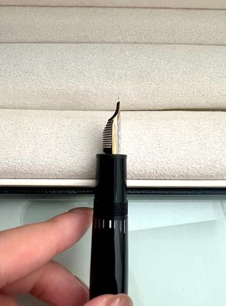 Pluma Estilográfica Montblanc Negra y Dorada
