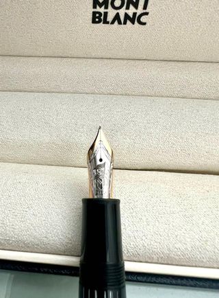 Pluma Estilográfica Montblanc Negra y Dorada