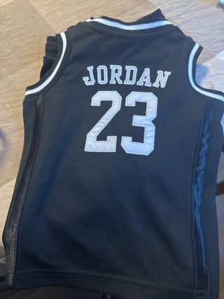 Camiseta Jordan 23 Air Negra 1/2 años