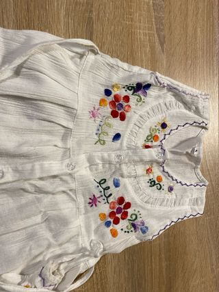 Vestido blanco bordado 4 años