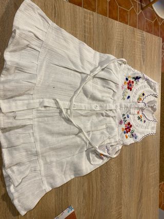 Vestido blanco bordado 4 años