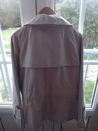 Parka Zara. Le faltan los botones de los bolsillos