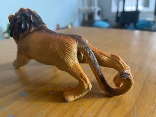Figura de León de Juguete