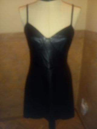 Vestido efecto piel negro 