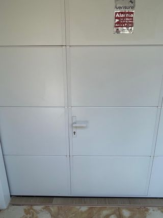 Puerta de garaje automatizada