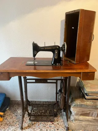 Máquina de coser Sigma antigua