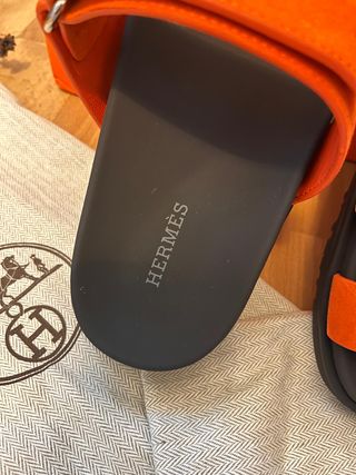 Sandalias Hermes Chypre Negro y Naranja