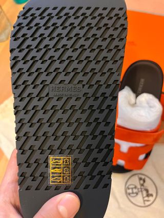Sandalias Hermes Chypre Negro y Naranja