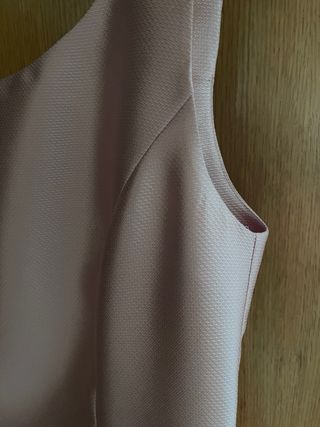 Vestido de fiesta rosa con flores