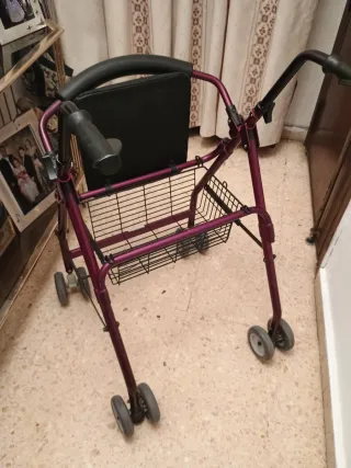 Andador Plegable con Asiento y Cesta
