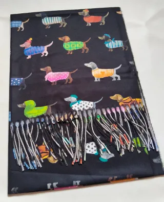 Pashmina negra perros con flecos multicolor