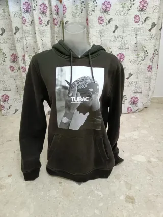 Sudadera Negra con Estampado Tupac