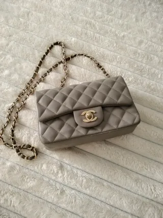 Bolso Chanel acolchado gris