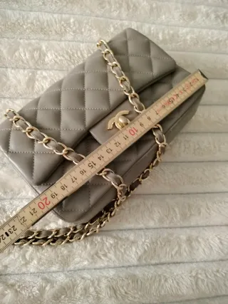 Bolso Chanel acolchado gris
